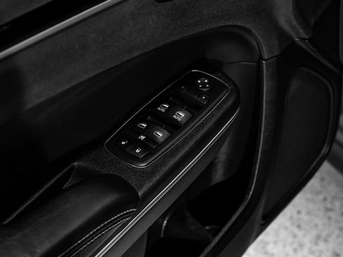 Used 2018 Chrysler 300 S w/ 300S Premium Group RWD image 57