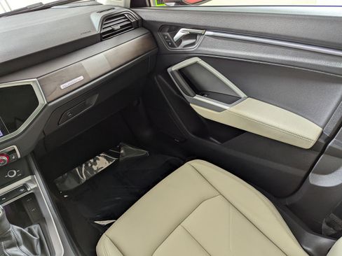 Certified 2025 Audi Q3 2.0T Premium Plus w/ Premium Plus Package image 10