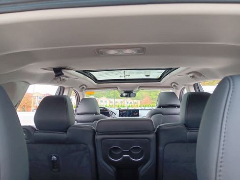 Used 2023 Acura MDX SH-AWD image 12