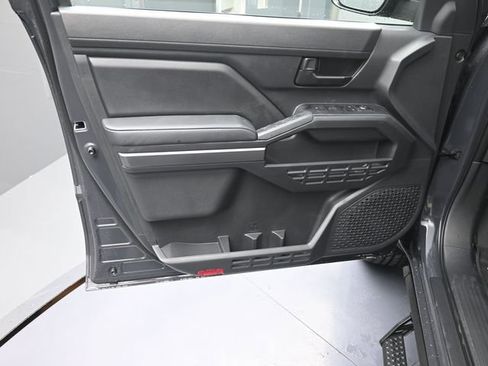 Used 2025 Toyota Tacoma SR5 image 38