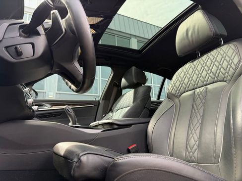 Used 2021 BMW M550i xDrive image 9