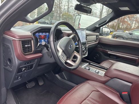 Used 2024 Ford Expedition Limited image 6