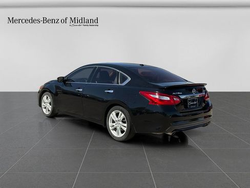Used 2017 Nissan Altima 3.5 SL w/ 3.5SL Technology Package image 5