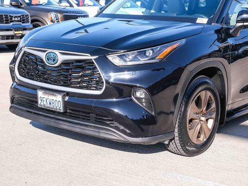 Used 2023 Toyota Highlander Bronze Edition FWD image 11
