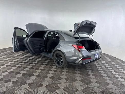 Used 2026 Hyundai Elantra Sport FWD image 17