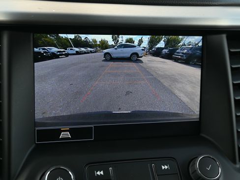 Used 2023 GMC Acadia SLT w/ Preferred Package image 18