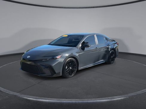 Used 2025 Toyota Camry SE w/ Convenience Package FWD image 4