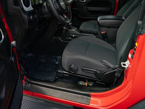 Used 2024 Jeep Wrangler Sport AWD/4WD image 17