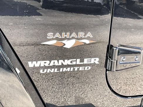 Used 2016 Jeep Wrangler Unlimited Sahara w/ Connectivity Group AWD/4WD image 26
