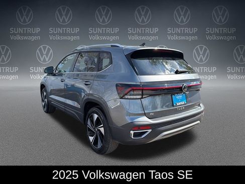 Used 2025 Volkswagen Taos SE AWD/4WD image 3