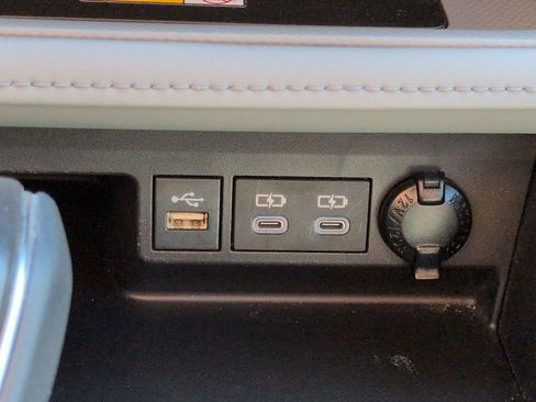 Used 2023 Toyota Highlander XLE image 23