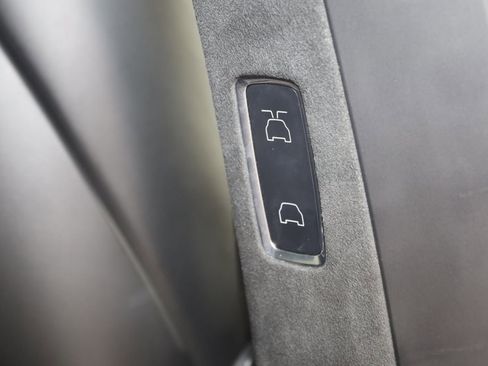 Used 2022 Tesla Model X image 17