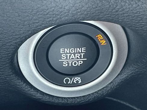 Used 2026 Chrysler Pacifica Pinnacle FWD image 25