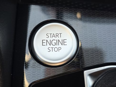 New 2025 Volkswagen Taos SE image 24