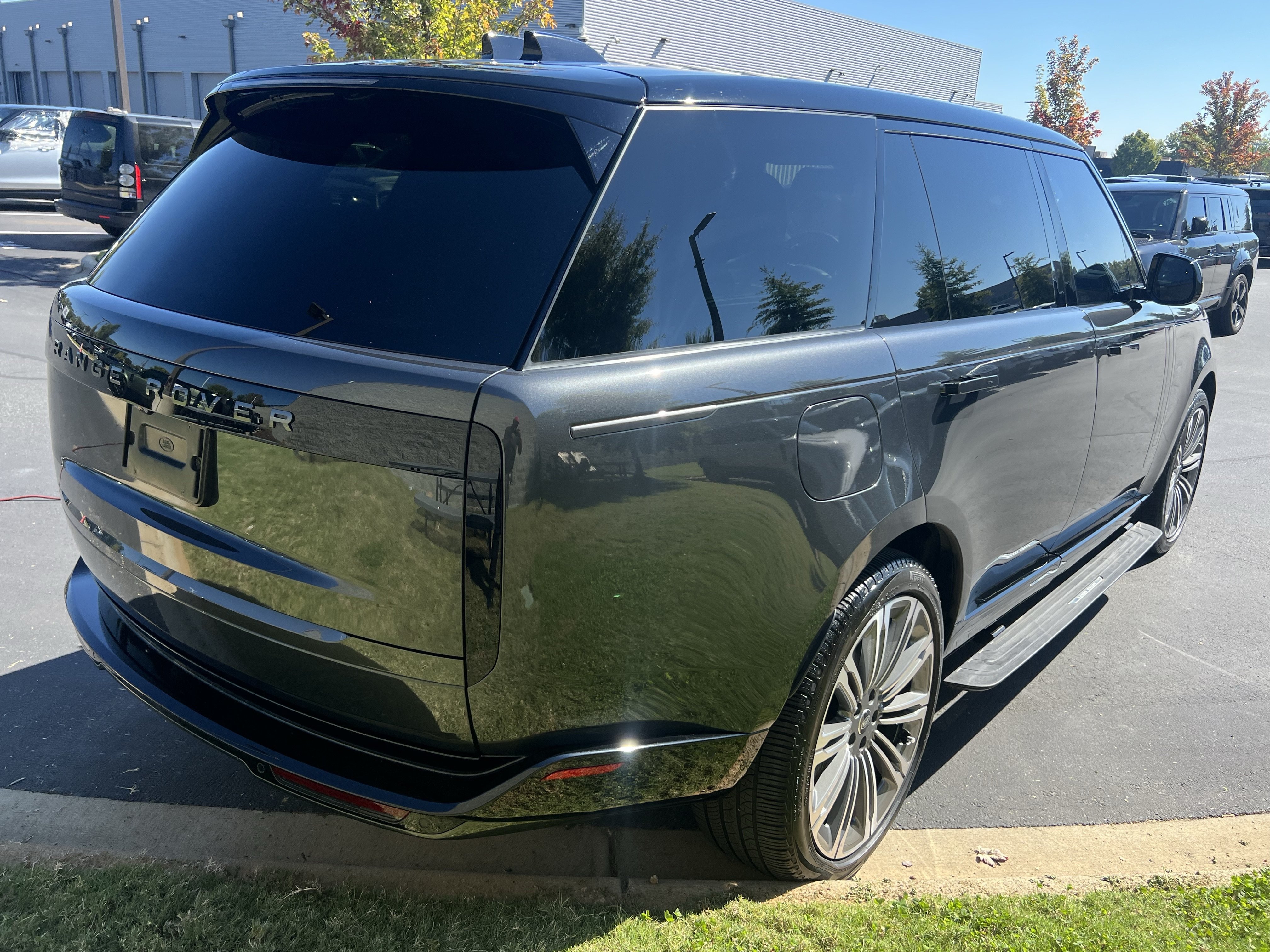 Certified 2024 Land Rover Range Rover Long Wheelbase SE AWD/4WD image 7