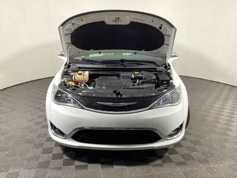 Used 2020 Chrysler Pacifica Limited FWD image 9