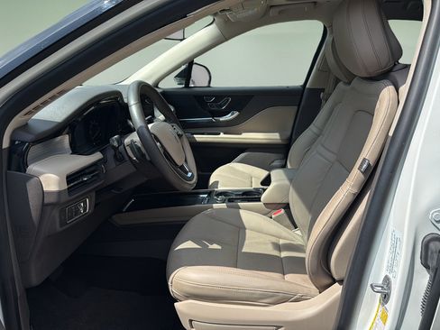 Used 2020 Lincoln Corsair AWD w/ Premium Package image 11