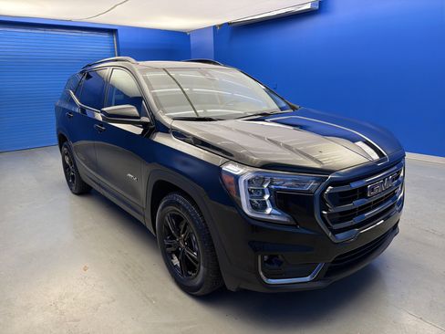 Used 2023 GMC Terrain AT4 image 2