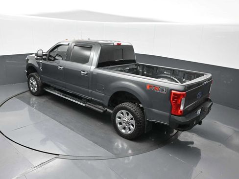 Used 2019 Ford F250 Lariat w/ Chrome Package image 19