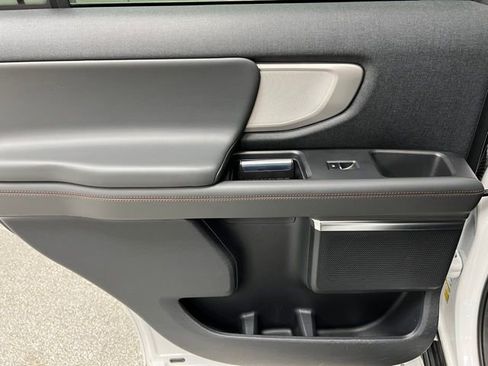 Used 2025 Ford Expedition Active AWD/4WD image 36