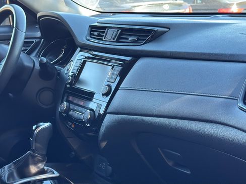 Used 2019 Nissan Rogue SV image 28