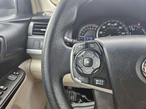 Used 2014 Toyota Camry LE image 27