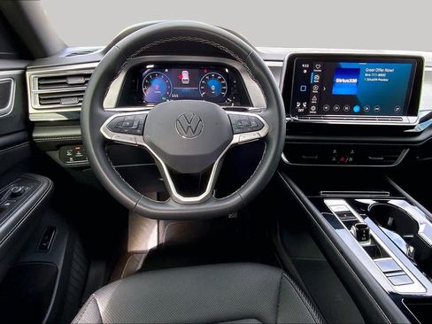 Used 2024 Volkswagen Atlas Cross Sport SE FWD image 6