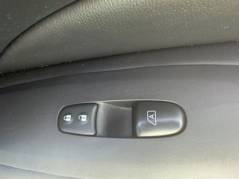 Used 2015 Nissan Pathfinder Platinum FWD image 38