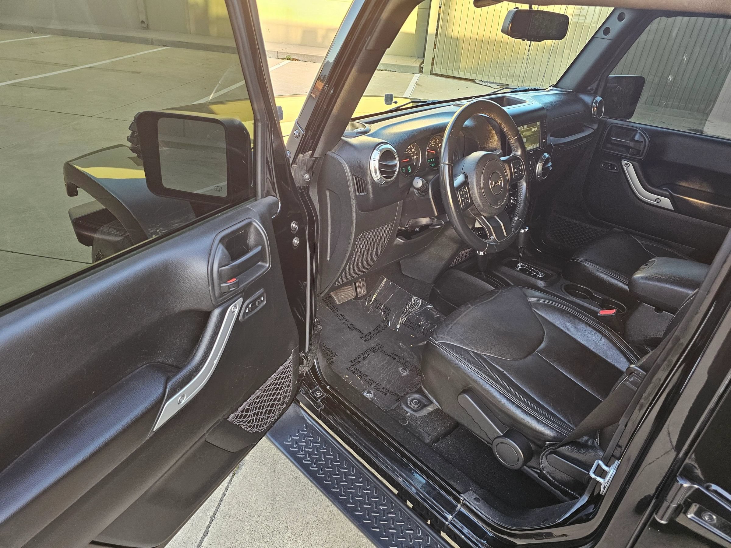 Used 2018 Jeep Wrangler Unlimited Sahara w/ Connectivity Group AWD/4WD image 9
