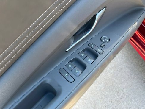 Used 2025 Hyundai Elantra SEL FWD image 11
