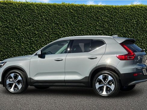 Used 2025 Volvo XC40 B5 Plus AWD/4WD image 7