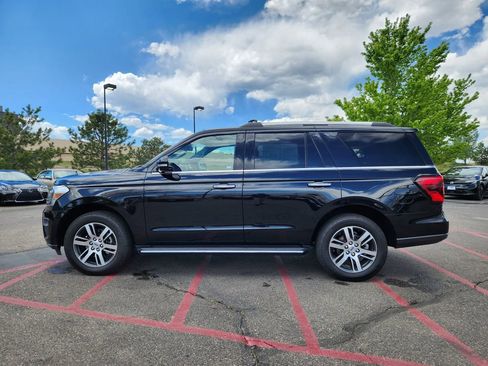 Used 2022 Ford Expedition Limited AWD/4WD image 2