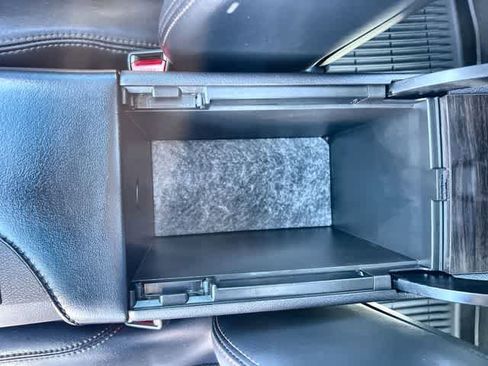 Used 2016 Toyota Avalon Limited image 27