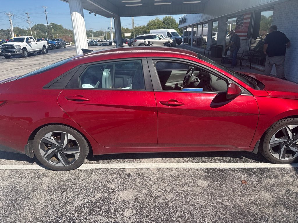 Used 2023 Hyundai Elantra SEL w/ Convenience Package FWD image 6