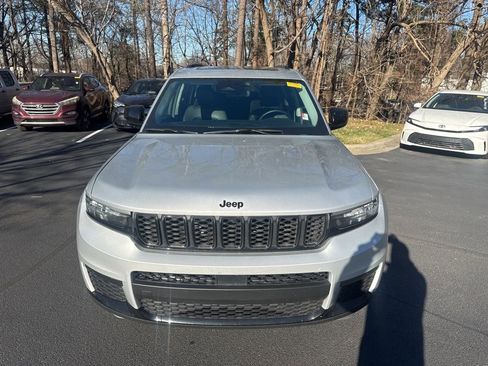 Used 2022 Jeep Grand Cherokee L Limited w/ Black Appearance Package image 14