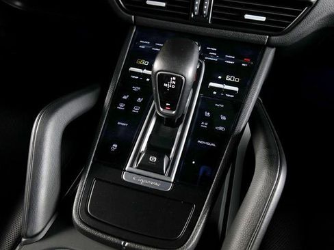 Certified 2019 Porsche Cayenne AWD/4WD image 16