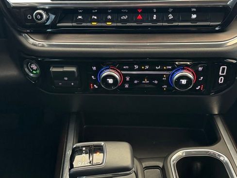 Used 2025 GMC Sierra 1500 SLT w/ SLT Premium Plus Package image 33