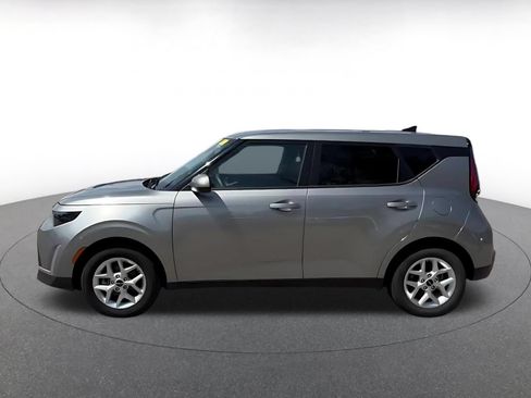 Used 2025 Kia Soul LX w/ LX Technology Package FWD image 8