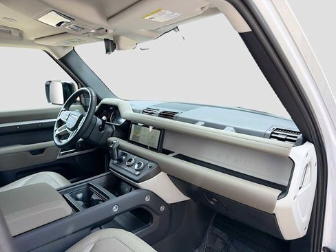 Certified 2023 Land Rover Defender 110 SE AWD/4WD image 8