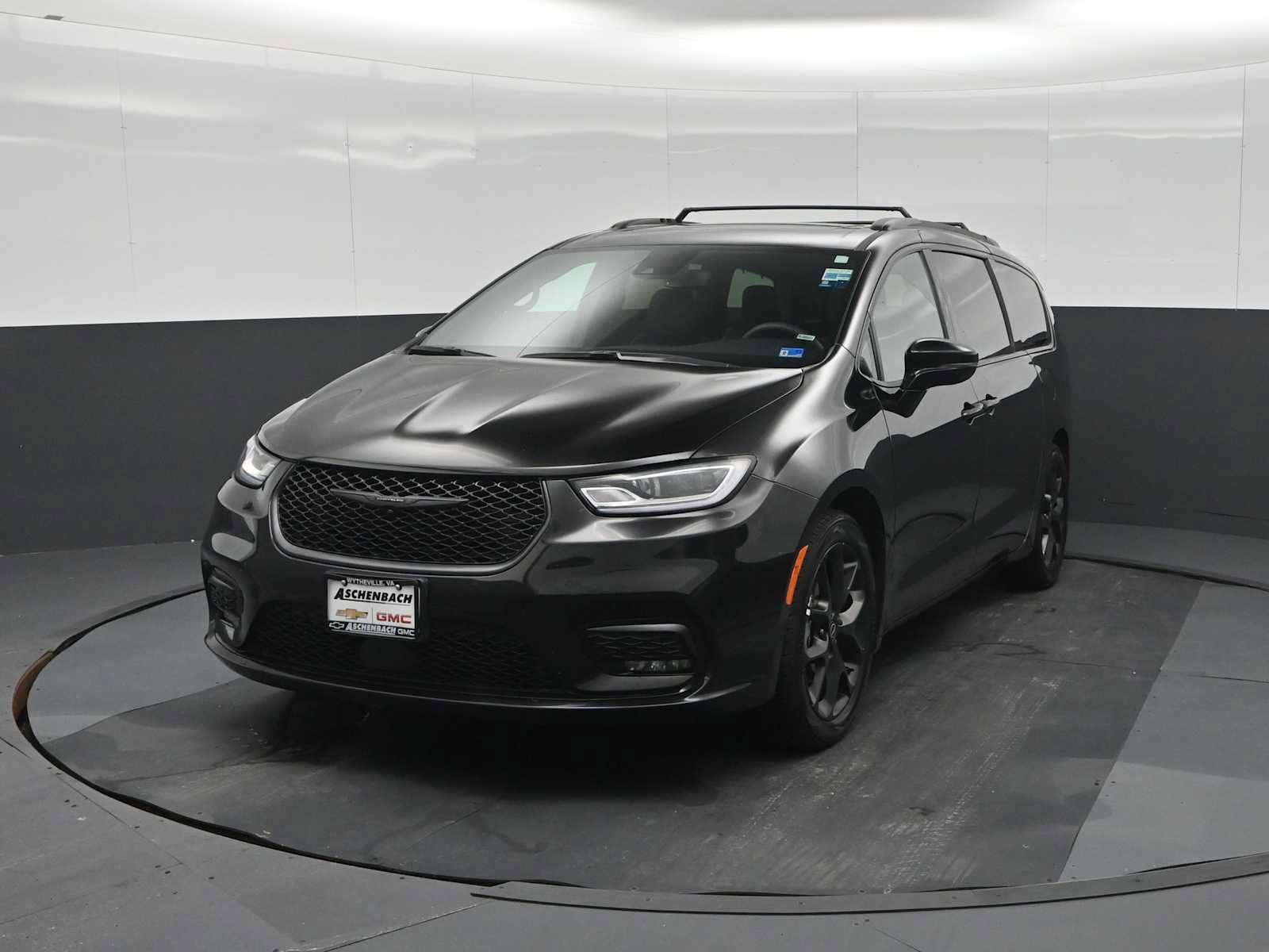 Used 2025 Chrysler Pacifica Limited FWD image 5