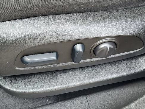 Used 2022 GMC Terrain SLE w/ Driver Convenience Package FWD image 9
