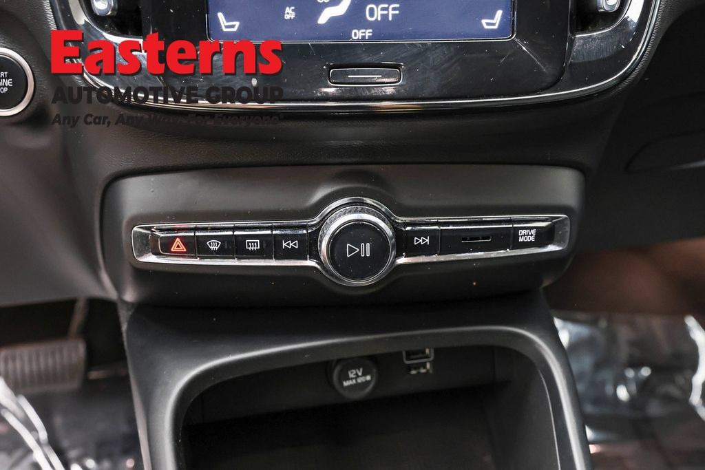 Used 2021 Volvo XC40 T5 Momentum AWD/4WD image 21