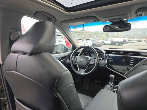 Used 2018 Toyota Camry XSE image 10