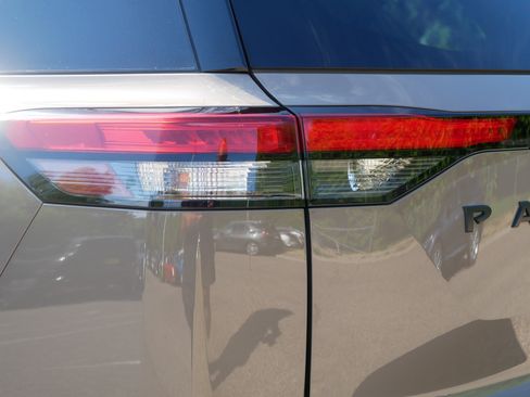 Certified 2023 Nissan Pathfinder Platinum AWD/4WD image 17