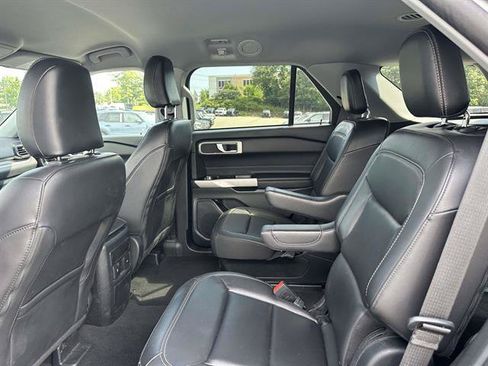 Used 2023 Ford Explorer XLT w/ Equipment Group 202A AWD/4WD image 10