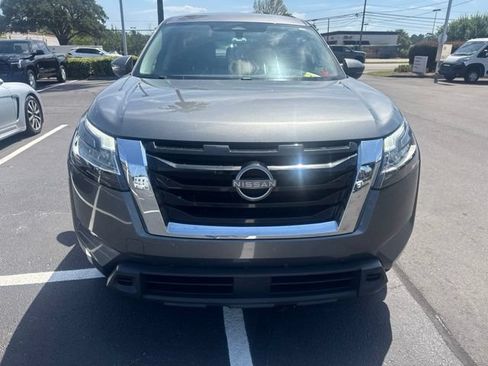Used 2022 Nissan Pathfinder S FWD image 3