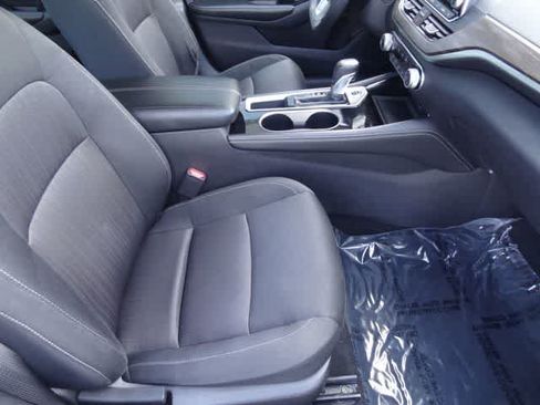Used 2023 Nissan Altima 2.5 SV FWD image 13