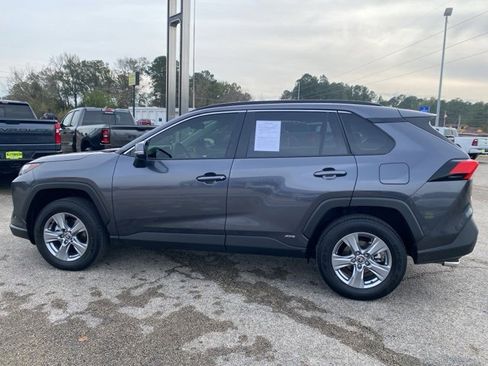 Used 2025 Toyota RAV4 XLE image 3