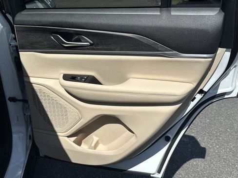 Certified 2024 Jeep Grand Cherokee Limited w/ Black Appearance Package image 19