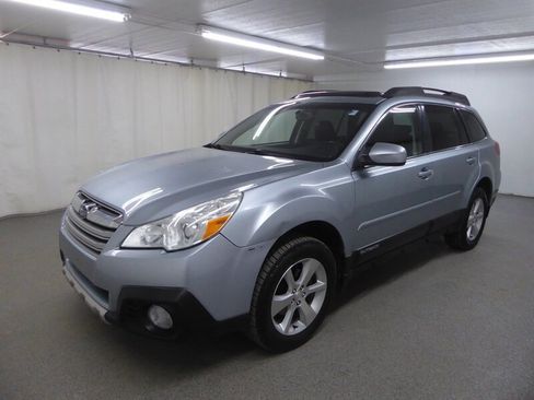 Used 2013 Subaru Outback 2.5i Limited w/ Moonroof Pkg image 3